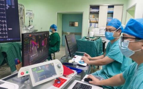 1小时“擒拿”房颤！解放军总医院海南医院成功开展零射线下提香机器人辅助房颤消融术，机械臂操作精度突破0.1毫米