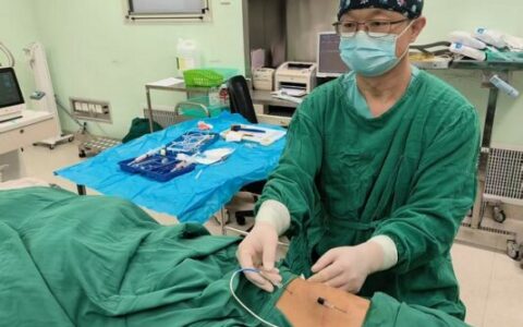 10年膝痛难忍，解放军总医院海南医院微创射频技术让古稀老人重获健康生活！