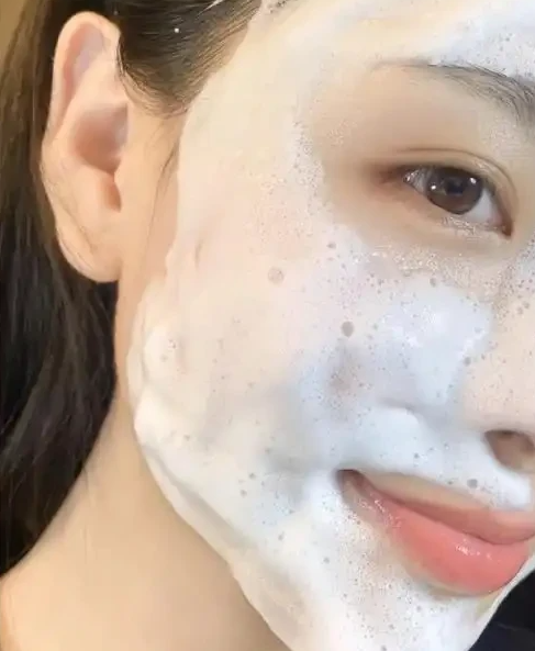 有黑头用什么洗面奶好？2026 国货洁面热门，溶解油脂告别草莓鼻