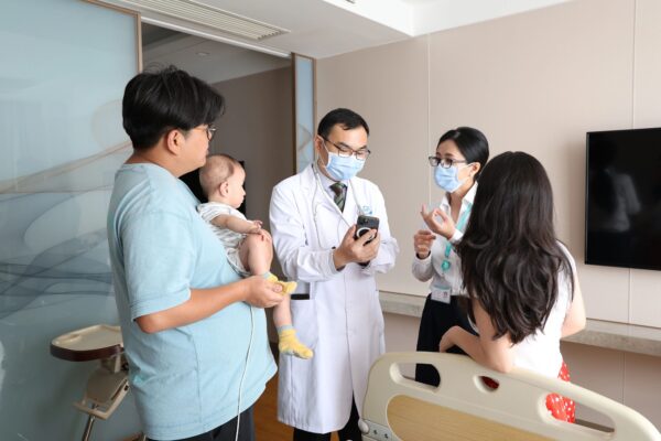 让重度“慢肺”患儿自由呼吸——记海南现代妇女儿童医院慢肺中心主任马明广