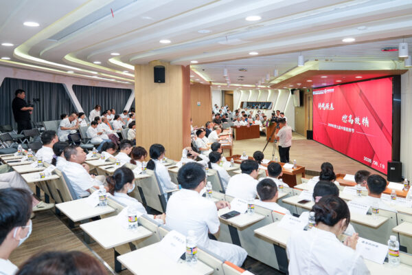 海南省肿瘤医院/海南医科大学附属肿瘤医院、海南成美医院召开医师节表彰大会