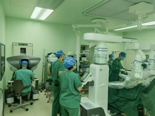 海南医院普通外科成功开展三例国产机器人胃肠手术,实现海岛高端微创技术自主可控