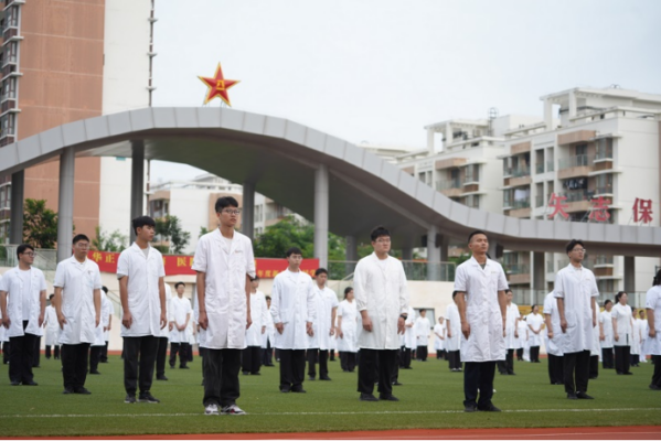 从“学生”到“医者”,解放军总医院海南医院2026届实习生开启“入行第一课”