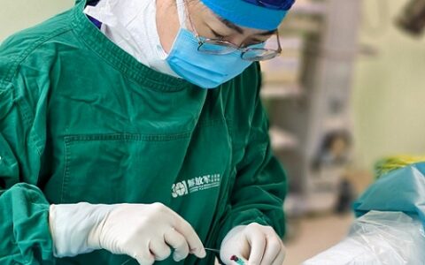 解放军总医院海南医院神经内科微创精准造影，守护大脑“生命线”
