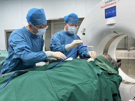 海南省肿瘤医院开展氩氦刀纳入医保后首批冷冻消融手术