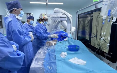 17厘米钢针穿面入颅，多学科接力救治