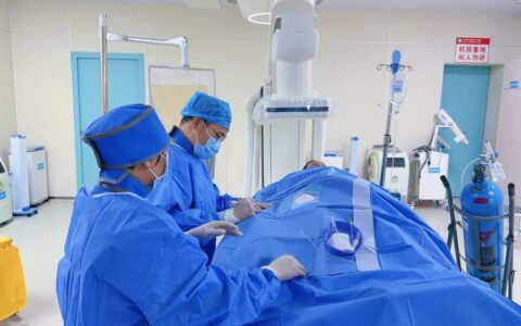 海南农村地区首例急性心肌梗死患者冠脉支架植入手术在乐东二院成功开展