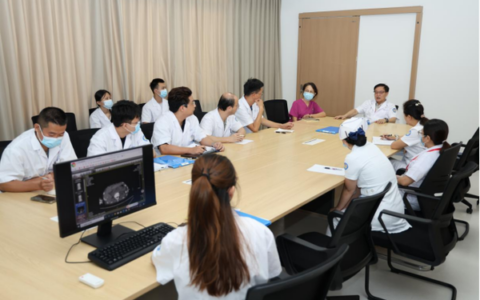 从”回家等待”到平安出院——海南省老年病医院成功救治一名77岁高龄危重症老人