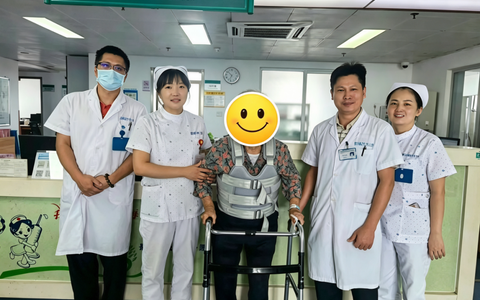 94岁老人重新站起来